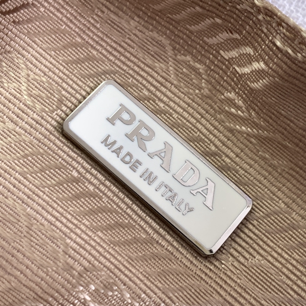 プラダバッグ全体デザイン